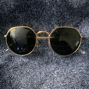 Ray-Ban glasses with brown case.